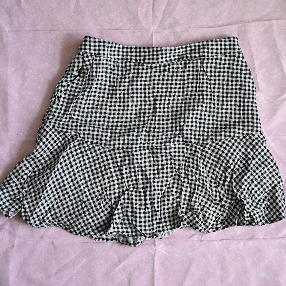 Hollister Gingham Skort – Size XS 🖤🤍